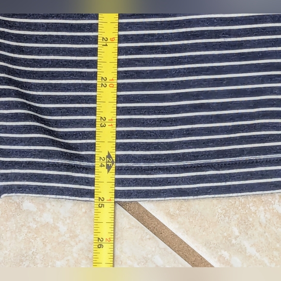 Vineyard Vines Size Medium Navy Striped Crewneck - Picture 4 of 8